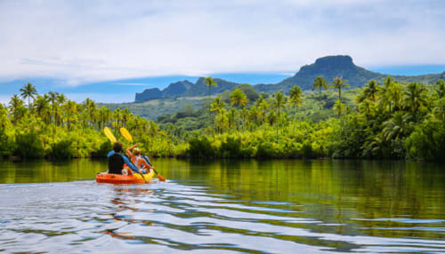 Polynésie Tahiti Bora Bora French Polynesia lagoon lagon hotel avec plage restaurant beach bar spa canoe