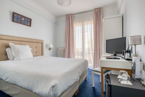 chambre executive lumineuse, spacieuse et confortable