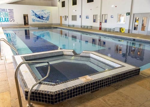 Cornish Holiday - 100 Hengar Manor.  The indoor heated swimming pool and jacuzzi. 