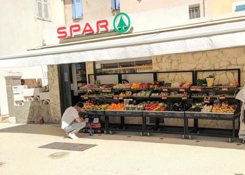 Entrée du SPAR du village de Giens - VacancesGiens location saisonnière d'appartement -  Proche de l'appartement La Girelle