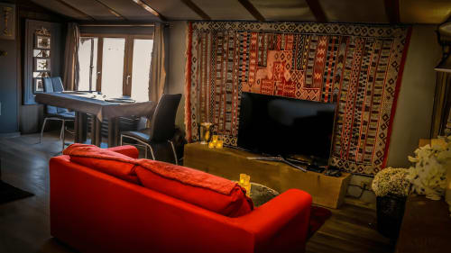 Espace salon, canapé, tv écran plat pour un séjour de détente à Lyon