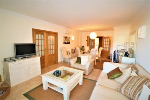 spacious living area | Apartment Rosal CB – Cozy Beachside Stay in Albufeira