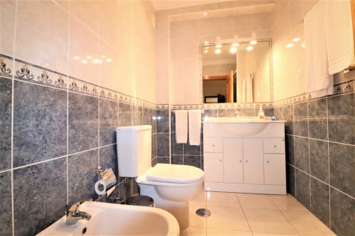 bathroom | Apartment Rosal CB – Cozy Beachside Stay in Albufeira