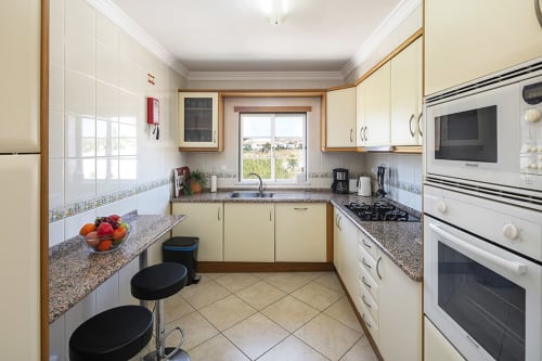 equipped kitchen | Apartment Rosal CM – Stylish Apartment Close to Albufeira’s Attractions