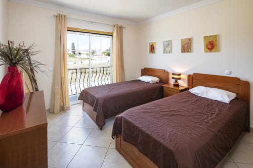 two bed bedroom | Apartment Rosal CM – Stylish Apartment Close to Albufeira’s Attractions