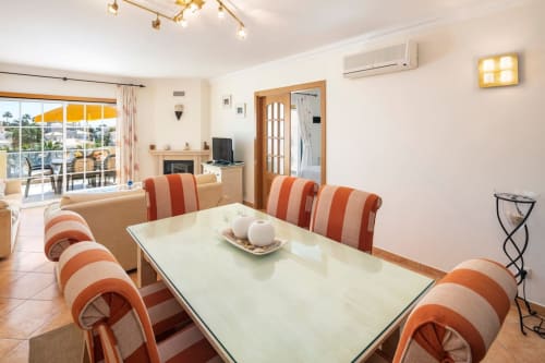 dining area | Rosal CN Apartment – Family-Friendly Comfort in Albufeira