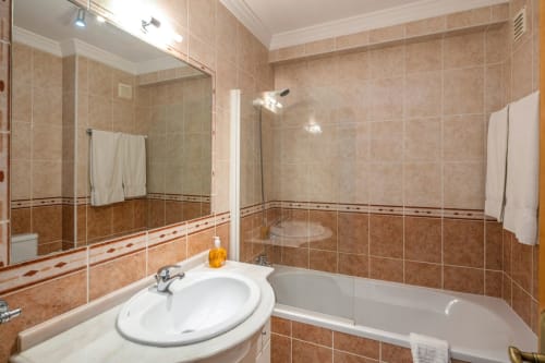 bathroom with bath tub | Rosal CN Apartment – Family-Friendly Comfort in Albufeira