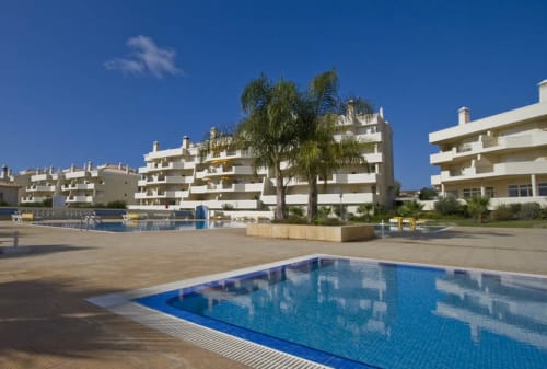 outdoor swimming pool and apartment view | Rosal CN Apartment – Family-Friendly Comfort in Albufeira