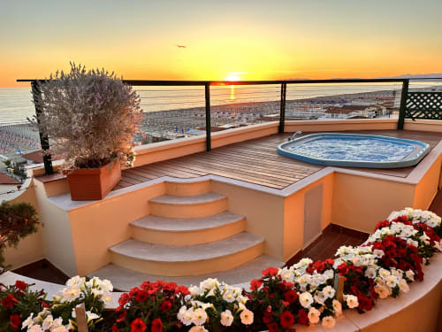 Piccadilly Penthouse with Jacuzzi | Lido di Camaiore