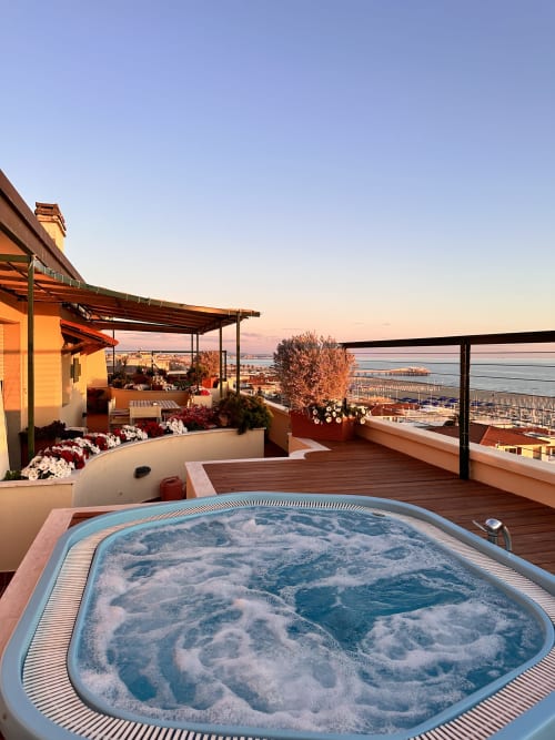Piccadilly Penthouse with Jacuzzi | Lido di Camaiore