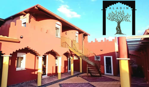 O patio - the yard (shared space) 