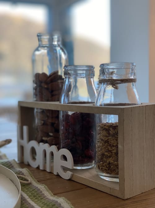 Wooden shelf with glass jars of coffee beans and spices at Verdolivo B&B in Sale Marasino