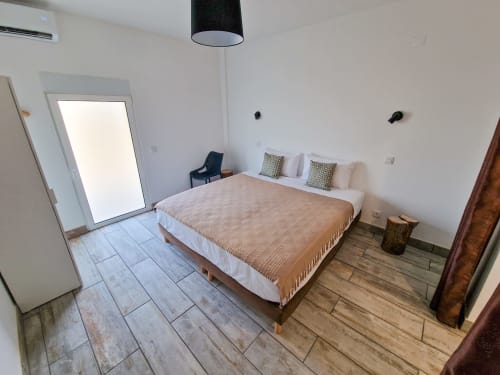 Suite parental n°1 para pessoas com mobilidade reduzida situada no piso térreo - Quinta CasaClaudina II