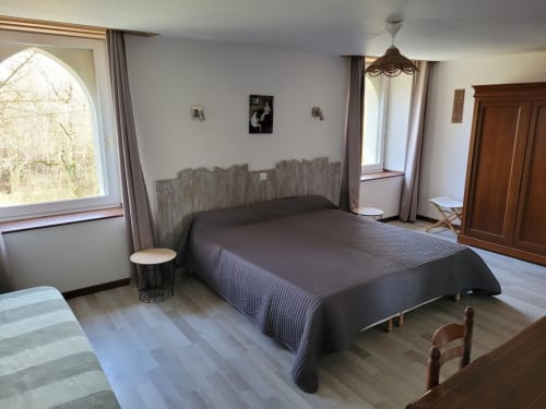 Suite parentale avec salle de bain indépendante.