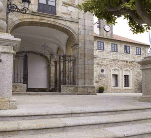 Turismo Rural O Vilar pertenece a la comarca de Ortegal donde está el municipio de Ortigueira y su Ayuntamiento.