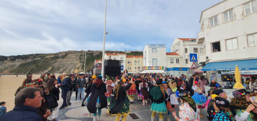 Acomodação de Sunao em Nazare, Portugal
parada
multidão