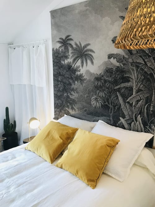 Appartement location vue mer avec balcon, Bastia, Corse, FR. Chambre un avec grand lit.