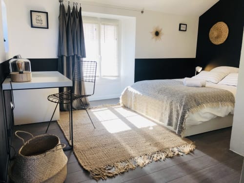 Chambre appartement en location Citadelle Bastia, vue mer. Séjour vacances en Corse.
