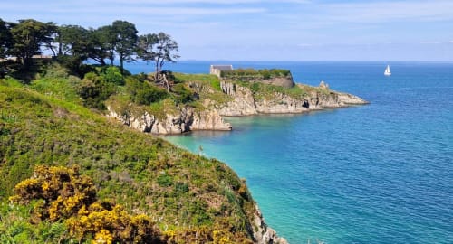 Pointe du Bugul - magnifique site à 1 km des maisons de kerdavid ile au sud de Belle ile en mer.