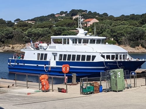 Bateau TLV Porquerolles - VacancesGiens vacation rental apartment - Close to Porquerolles.