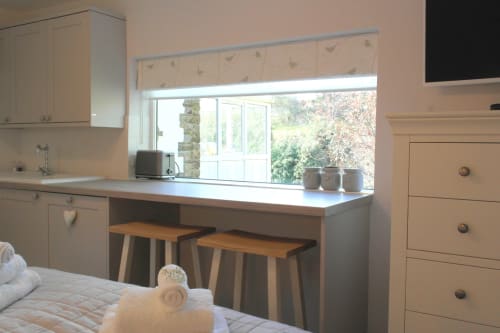 snug seating area 