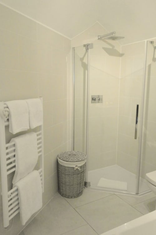 snug en-suite bathroom 