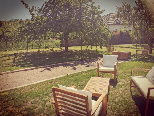 Chaise | Arbres | Table | Chemin
