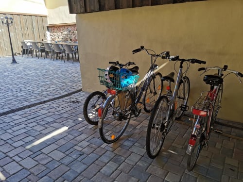 Vélo | Tables | Chaises | Sol