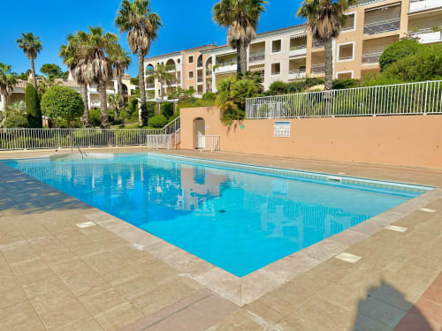 Piscine de l'appartement La Rascasse - VacancesGiens location saisonnière d'appartement - Proche du village de Giens