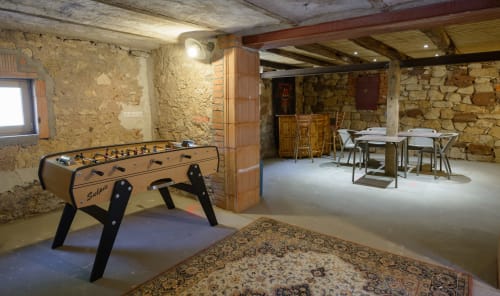 Table | Chaises | Jeu | Lumières | Fenêtre