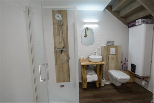 Douche | Lavabo | Robinet | Toilettes | Chauffage