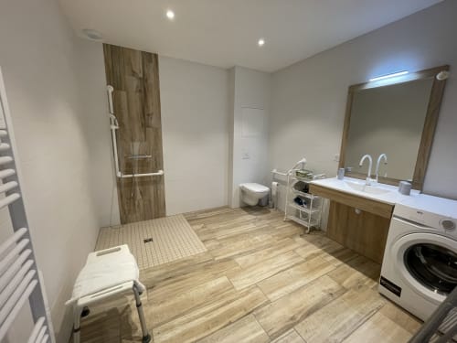Salle de bain | Lavabo | Robinet | Machine à laver | Miroir