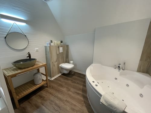 Miroir | Lavabo | Robinet | Baignoire