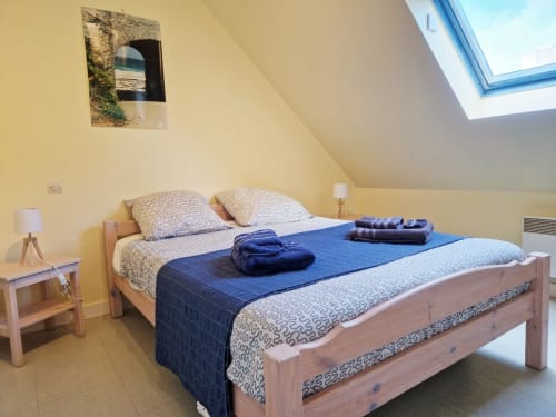 Chambre grand lit, maison "Le Bugul" au sud de Belle île en mer - kerdavid ile
