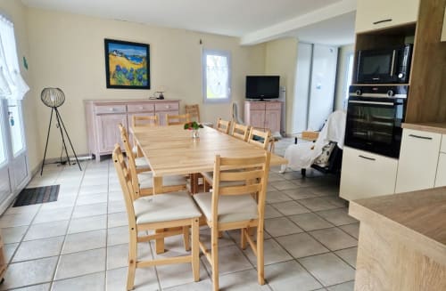 Grande pièce de vie pour un séjour en famille ou entre amis à belle ile en mer - les maisons de kerdavid ile