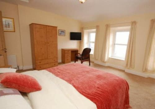 Spacious bright rooms, with sea views 
