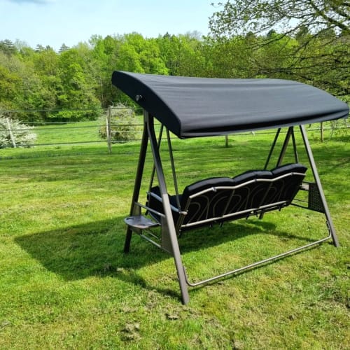 Relaxation area in front of the meadows on the swing