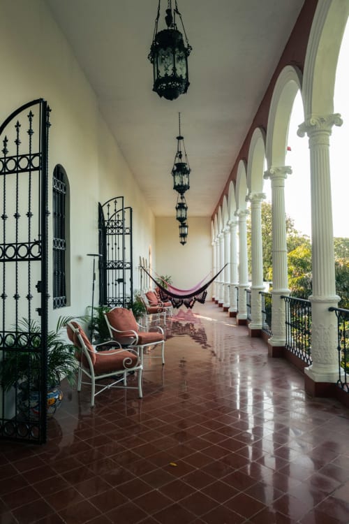 El encanto de la planta superior de Villa Mérida Boutique Hotel. La foto ofrece una visión de la encantadora área del piso superior, donde los huéspedes pueden disfrutar de una perspectiva serena y elevada de nuestro encantador refugio