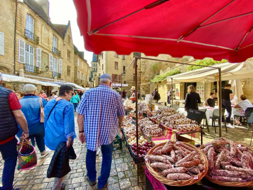 Marché de Sarlat -  cité médiévale - chambres d’hôtes Ô Clair de Lune