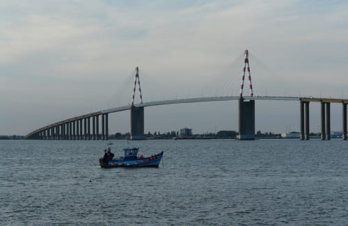 Le pont de Saint-Nazaire a plus de 40 ans et un record toujours en vigueur, celui du plus long pont de France avec 3 356 mètres de longueur.