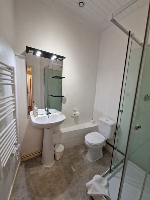 suite junior (2 adultes), salle de bain