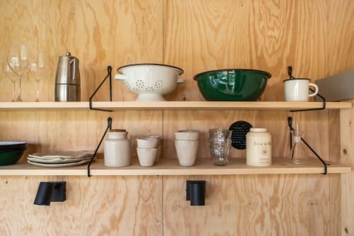 L'Atelier Tiny House - Jolie vaisselle dont une partie est fabriquée sur mesure par un artisan local