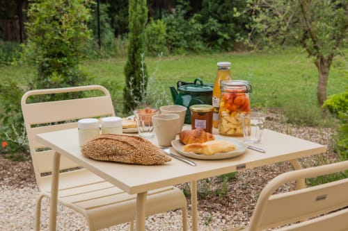 L'Atelier Tiny House - Petit déjeuner en terrasse. Provence