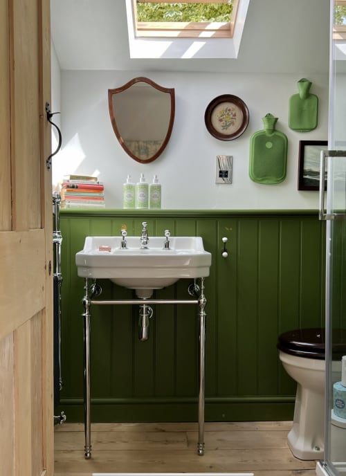 cottage bathroom 