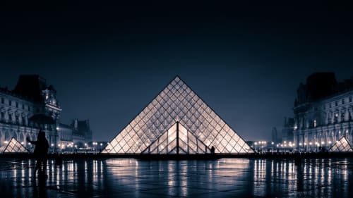 Le Louvre est L'un des musées les plus célèbres et emblématiques au monde, le Louvre abrite une vaste collection d'œuvres d'art provenant de différentes périodes et cultures. On y trouve des sculptures, des peintures, des objets d'art, des antiquités égyptiennes, des antiquités grecques et romaines, des arts islamiques, des arts asiatiques et bien d'autres.Les paris normands est un site internet (www.lesparisnormands.com) de location saisonnière à la nuit ou à la semaine d'appartements à Paris et à Villers-sur-mer, en Normandie près de Deauville, sans frais de plateforme Airbnb ou booking. Le duplex de la reine est un grand appartement en duplex pour 8 personnes situé à la limite de Paris, près de Roland Garros, et à 15mn de la Tour Eiffel et des Champs Elysées. 
Le bon pressoir et la terrasse Louvard sont 2 appartements proche de la plage de Villers-sur-mer en Normandie, près de Deauville.
