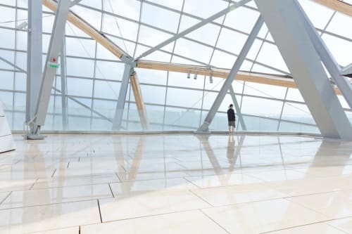 La fondation LOUIS VUITTON est un musée d'art contemporain situé dans le Bois de Boulogne qui abrite des expositions d'artistes renommés. Vous pourrez admirer l'architecture impressionnante du bâtiment conçu par Frank Gehry. Les paris normands est un site internet (www.lesparisnormands.com) de location saisonnière à la nuit ou à la semaine d'appartements à Paris et à Villers-sur-mer, en Normandie près de Deauville, sans frais de plateforme Airbnb ou booking. Le duplex de la reine est un grand appartement en duplex pour 8 personnes situé à la limite de Paris, près de Roland Garros, et à 15mn de la Tour Eiffel et des Champs Elysées. 
Le bon pressoir et la terrasse Louvard sont 2 appartements proche de la plage de Villers-sur-mer en Normandie, près de Deauville.
