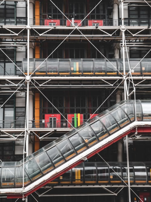 Le centre pompidou est une merveille d’architecture du XXe siècle, il abrite le musée national d’Art moderne, référence mondiale pour ses collections d’art des XXe et XXIe siècles. Les œuvres d’artistes incontournables sont réparties chronologiquement, sur deux espaces : la période moderne de 1905 à 1960 (Matisse, Picasso, Dubuffet…) et la période contemporaine de 1960 à nos jours (Andy Warhol, Niki de Saint Phalle, Anish Kapoor…). Les paris normands est un site internet (www.lesparisnormands.com) de location saisonnière à la nuit ou à la semaine d'appartements à Paris et à Villers-sur-mer, en Normandie près de Deauville, sans frais de plateforme Airbnb ou booking. Le duplex de la reine est un grand appartement en duplex pour 8 personnes situé à la limite de Paris, près de Roland Garros, et à 15mn de la Tour Eiffel et des Champs Elysées. 
Le bon pressoir et la terrasse Louvard sont 2 appartements proche de la plage de Villers-sur-mer en Normandie, près de Deauville.
