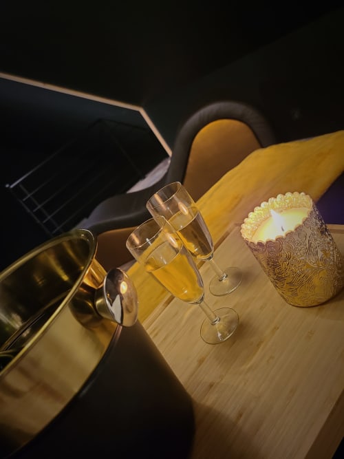 Combourg Les Etonnants Romantiques - séjour romantique sensuel - proche Mont St Michel - intimité - Proche Dinan gîte - Sauna table de massage - gîte love room jacuzzi 