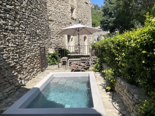 La Calade - Provence - Maison à louer Gordes - vacances en Provence - sud de la France en famille - maison avec terrasse et bassin chauffé - maison typique Gordes 