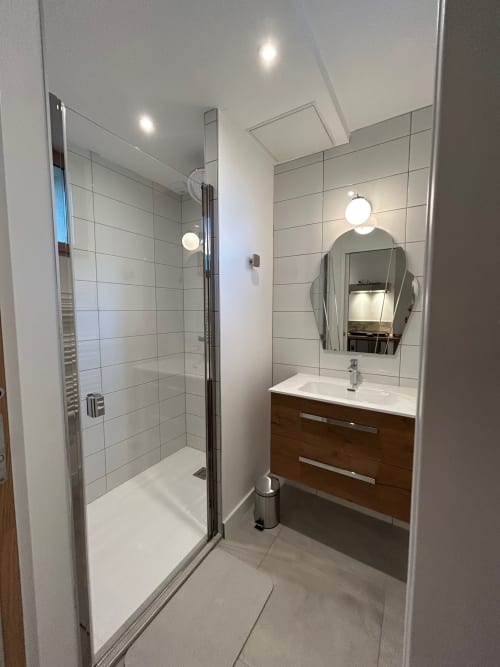 private bathroom XXL shower